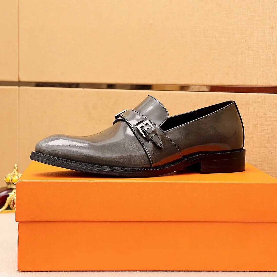 Men's shoes 💰480 💐 Product trademark: HERMES "Hermès" casual leather shoes Regular size: 38-44 (45🉑️customized) Product materials: Selected imported first-layer calfskin upper + classic hardware buckle, imported water-dyed 🐂 cowhide lining. Strong three-dimensional visual effect, non-slip and wear-resistant combination outsole Color: 2⃣️colors available